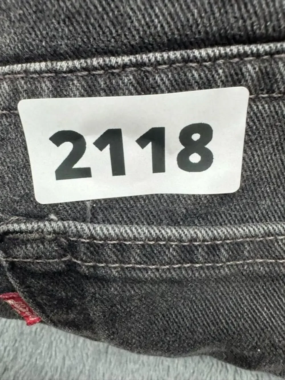 Levi's 550 Jeans Mens 38x31 Black Relaxed Fit Tapered Charcoal Wash Denim